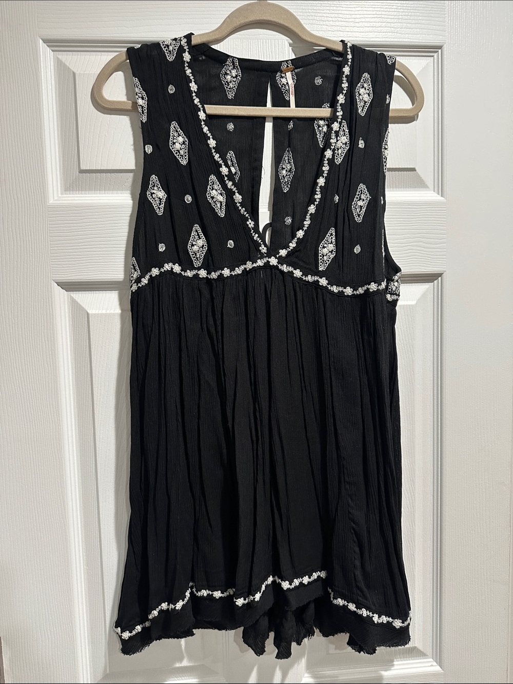 Free People Black Sleeveless V-Neck Embroidered Camisole